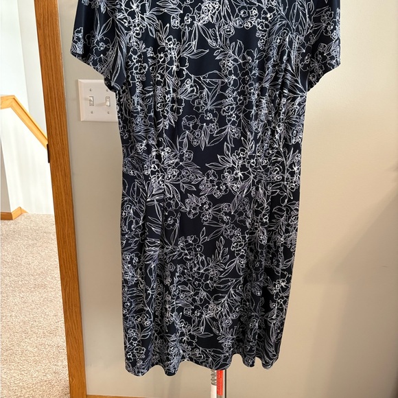 Roz and Ali blue dress with white flower pattern. So cute and comfortable. - Picture 5 of 6